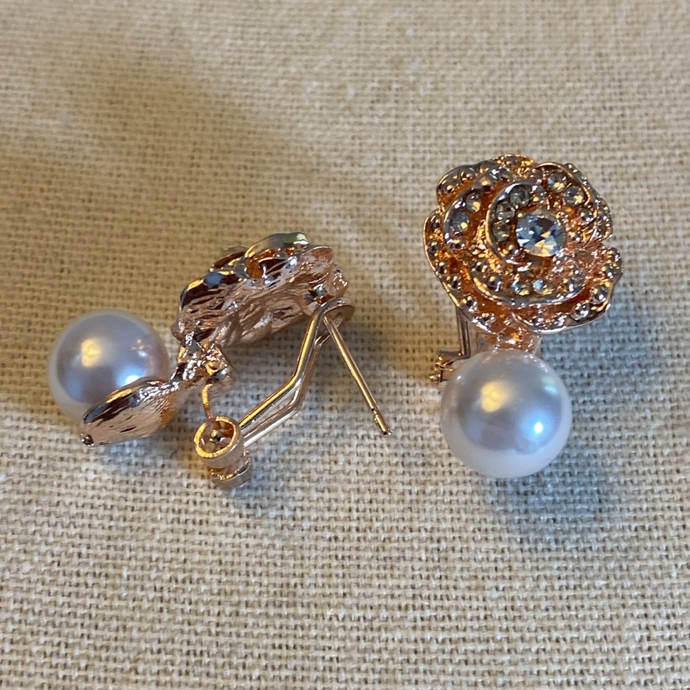 Elegant Gold and Pearl Floral Earrings